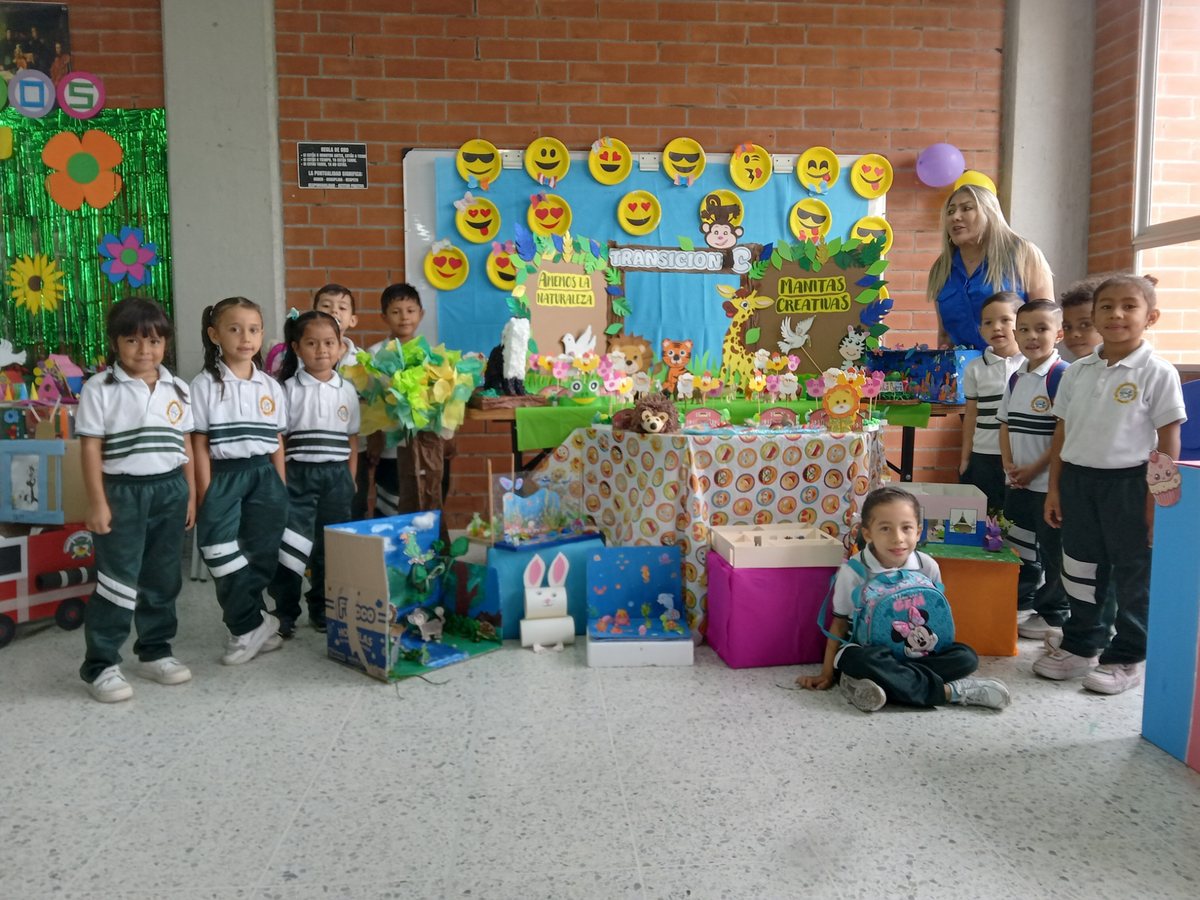 Estudiantes de primera infancia en una experiencia pedagógica institucional